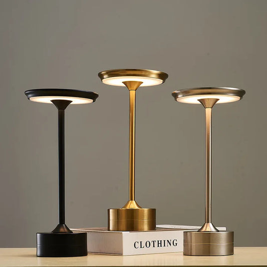 Trådlös lampa i Metal